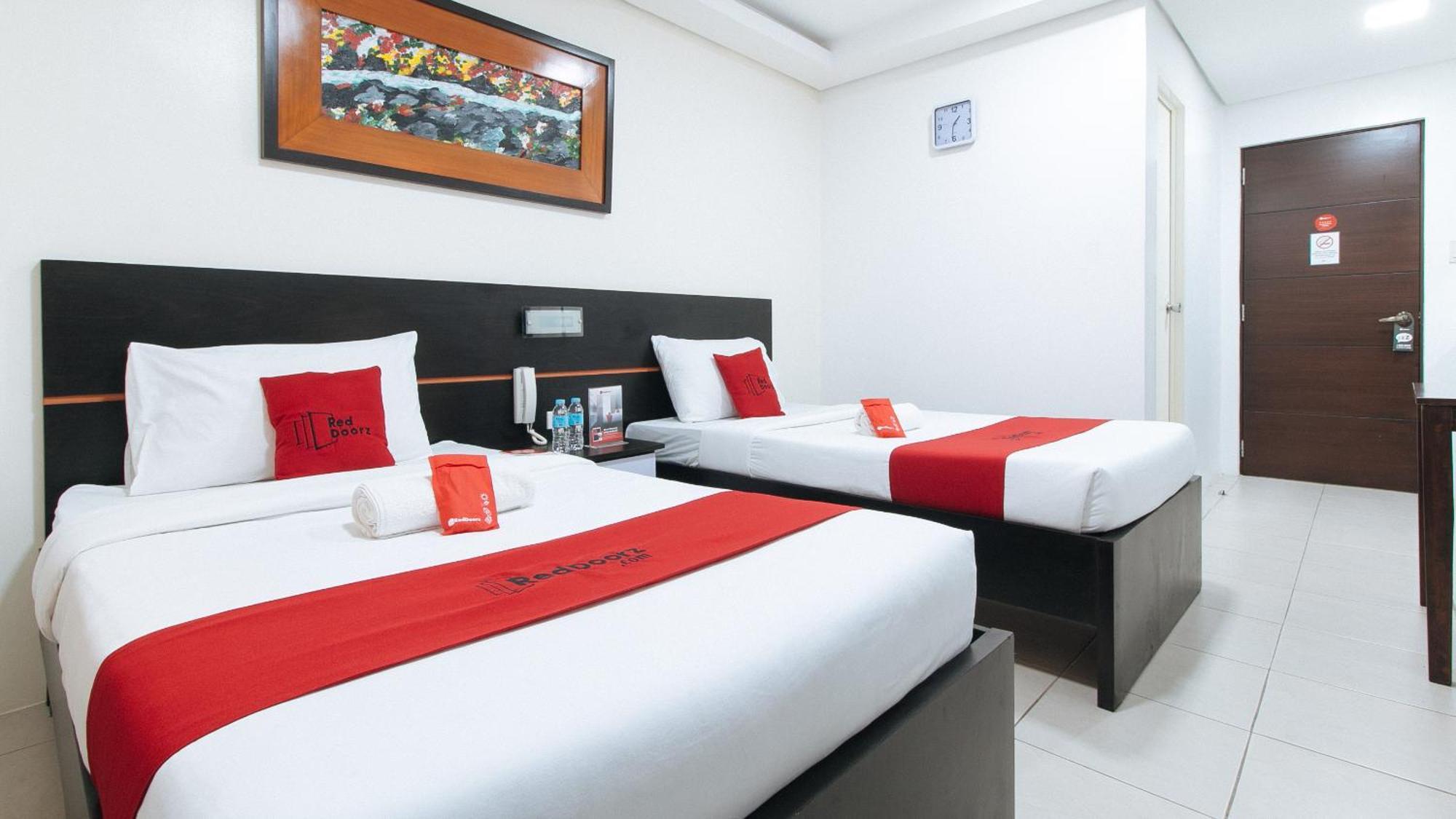 Reddoorz Plus At Evangelista Street Makati Makati City Exterior foto