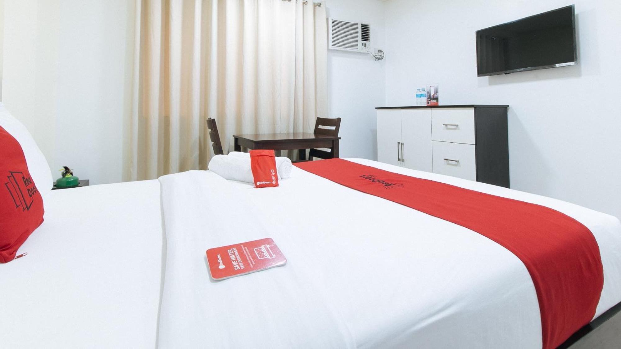 Reddoorz Plus At Evangelista Street Makati Makati City Exterior foto