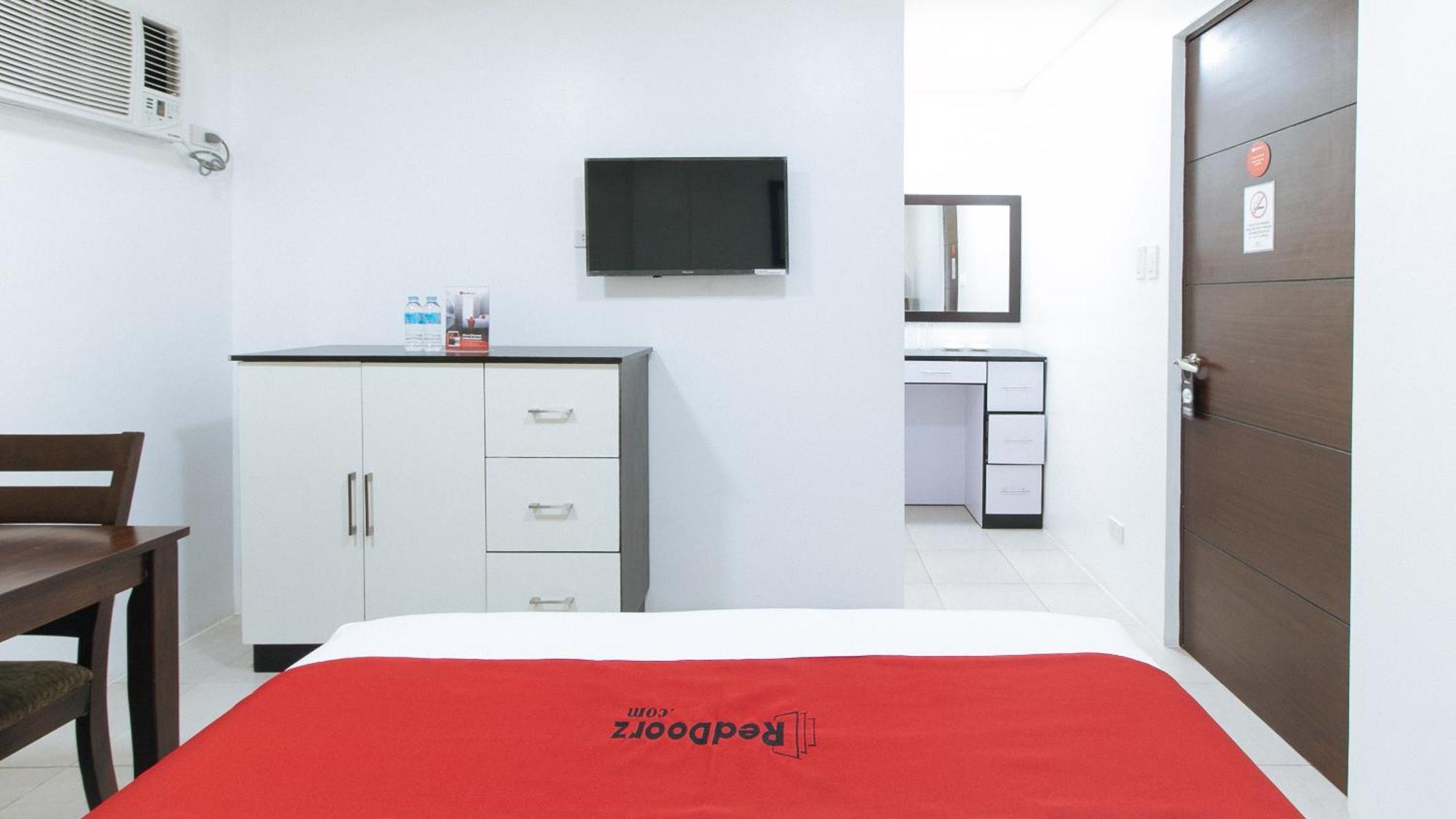 Reddoorz Plus At Evangelista Street Makati Makati City Exterior foto