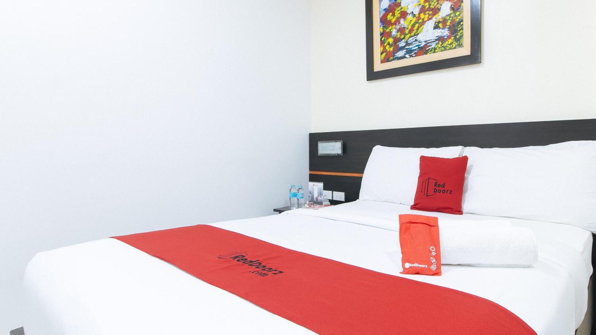 Reddoorz Plus At Evangelista Street Makati Makati City Exterior foto