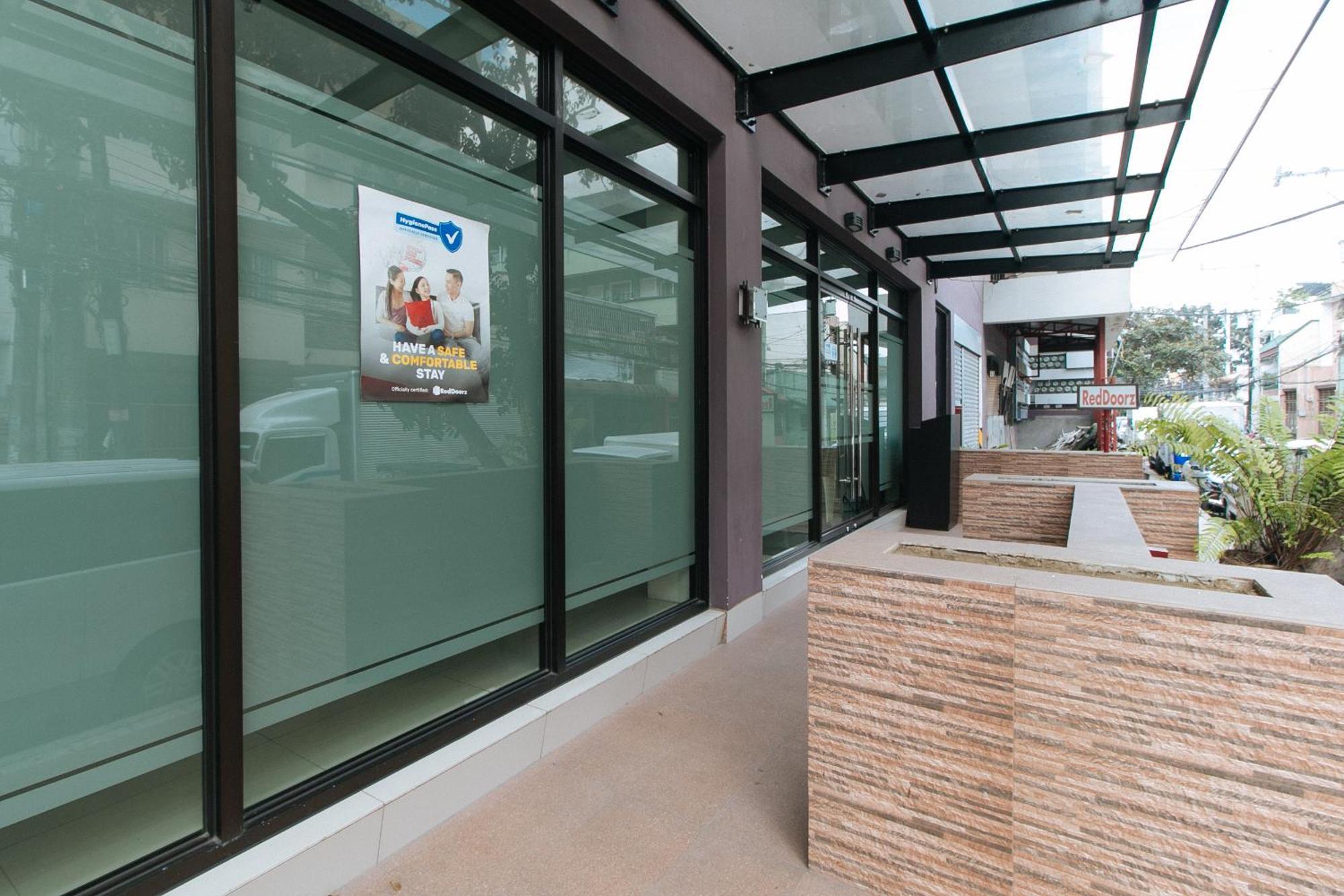 Reddoorz Plus At Evangelista Street Makati Makati City Exterior foto