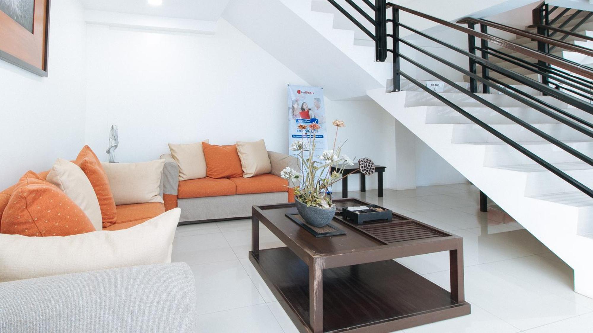 Reddoorz Plus At Evangelista Street Makati Makati City Exterior foto